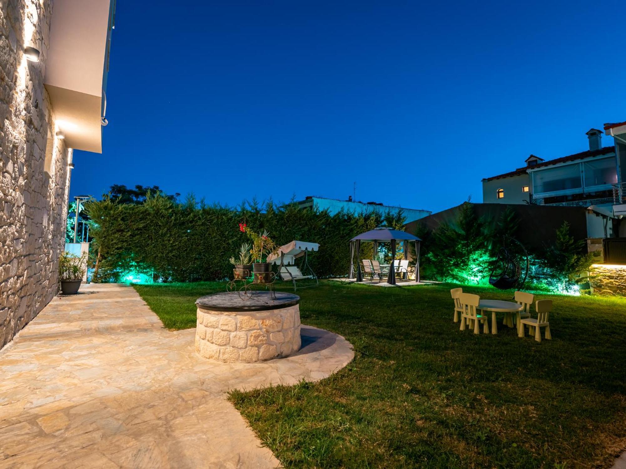 Antony'S Luxury Apartments Nikiti  Bagian luar foto