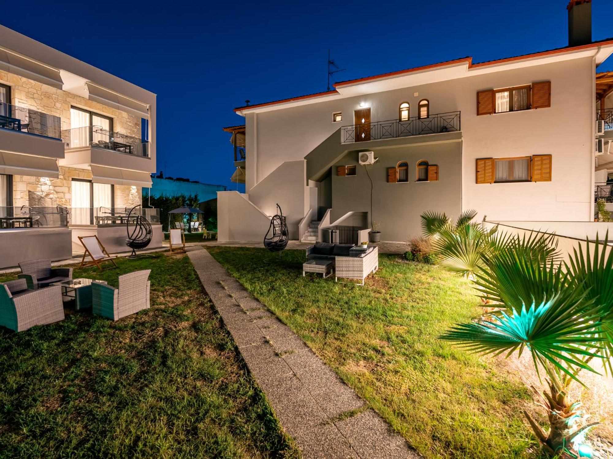 Antony'S Luxury Apartments Nikiti  Bagian luar foto