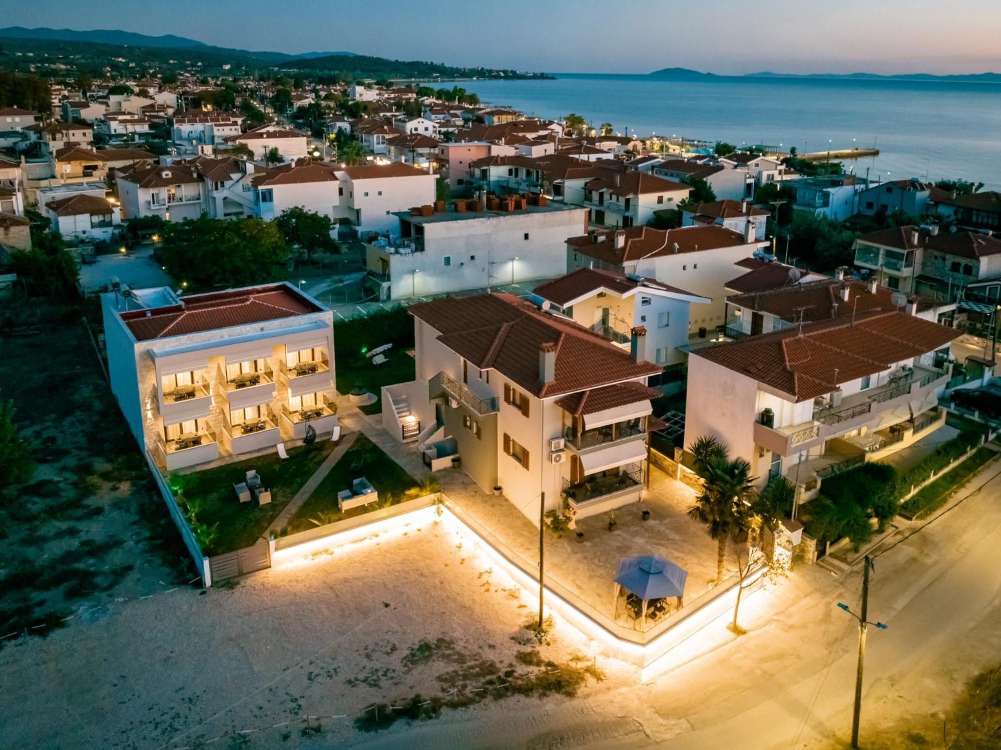 Antony'S Luxury Apartments Nikiti  Bagian luar foto