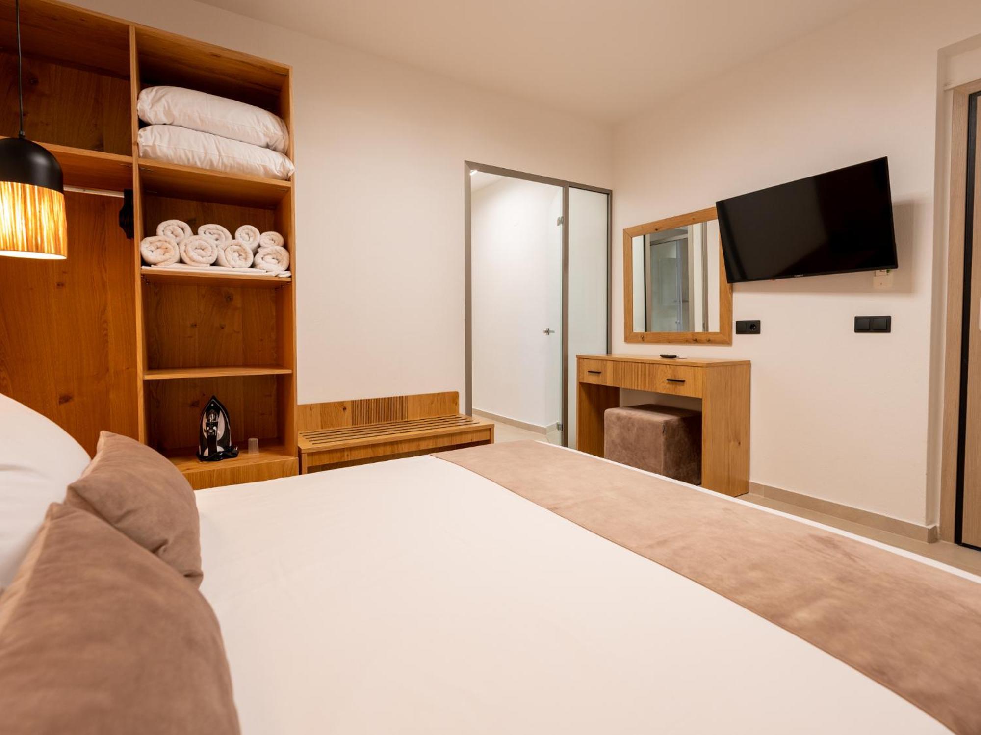 Antony'S Luxury Apartments Nikiti  Bagian luar foto